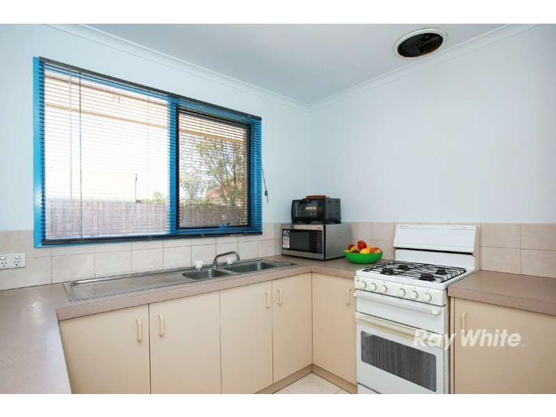 8 Bates Street, Cranbourne West VIC 3977