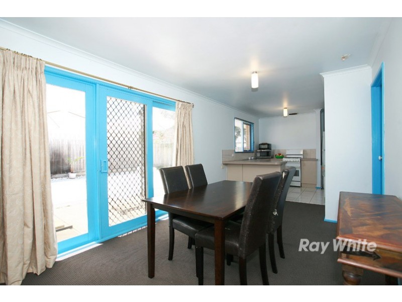 8 Bates Street, Cranbourne West VIC 3977