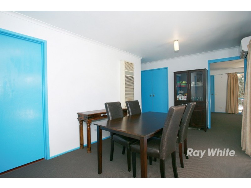 8 Bates Street, Cranbourne West VIC 3977