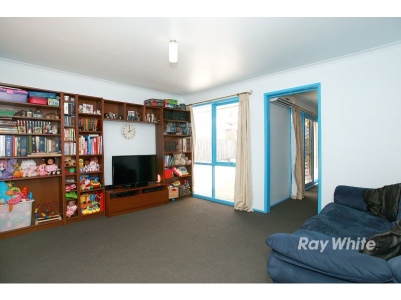 8 Bates Street, Cranbourne West VIC 3977