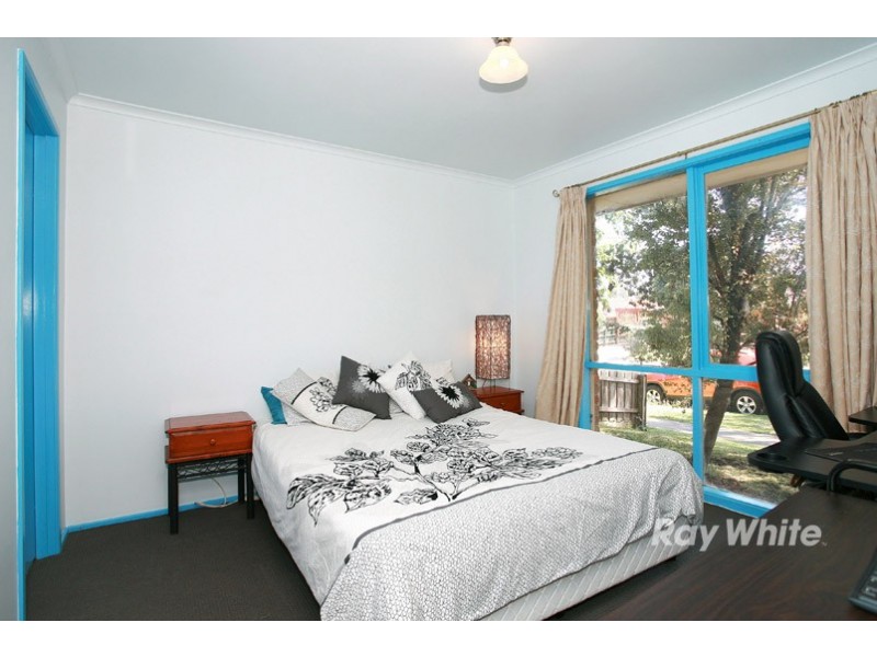8 Bates Street, Cranbourne West VIC 3977