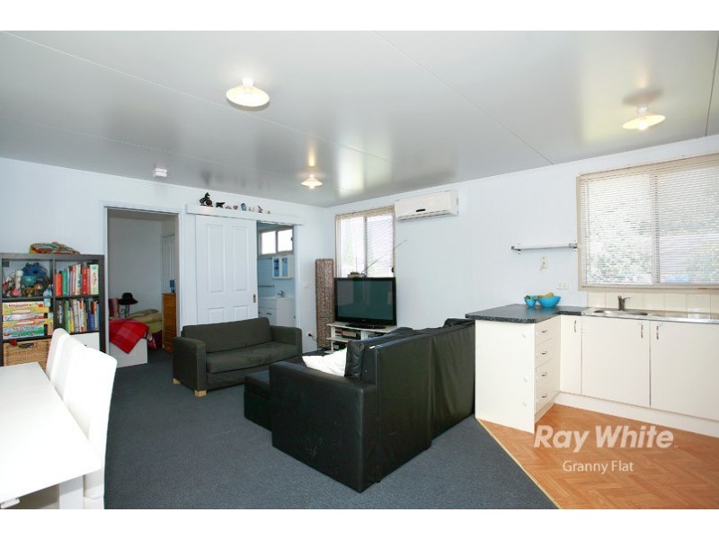 8 Bates Street, Cranbourne West VIC 3977