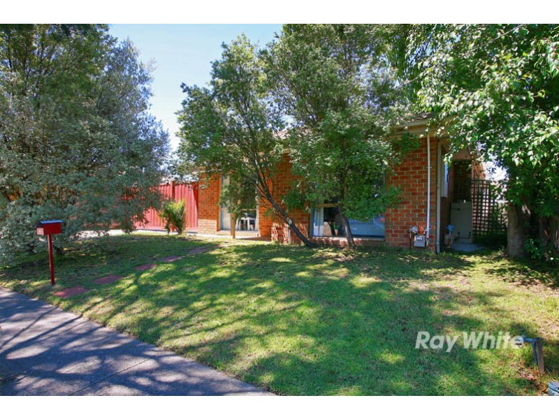 8 Bates Street, Cranbourne West VIC 3977