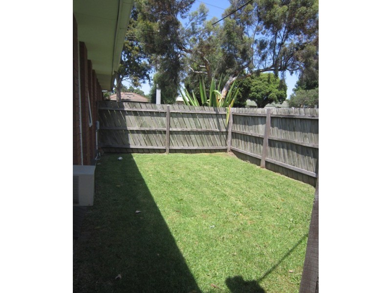 2/2a Tucker Street, Cranbourne VIC 3977
