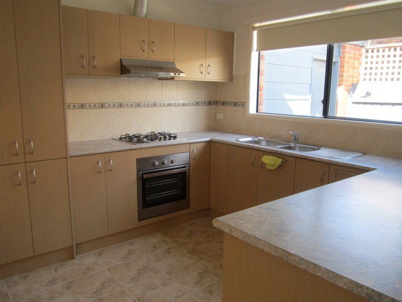 2B Dunlavin Way, Cranbourne East VIC 3977