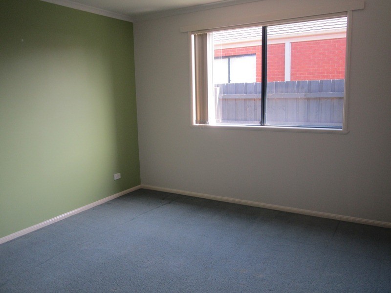 2B Dunlavin Way, Cranbourne East VIC 3977