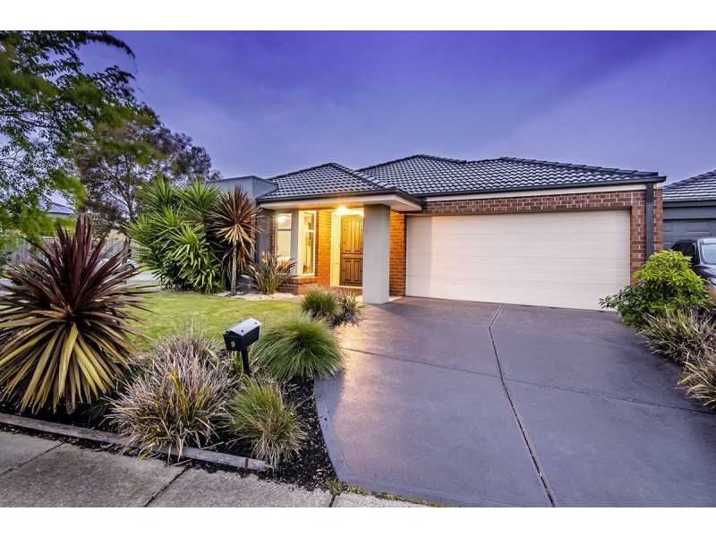 9 Albida Parade, Lyndhurst VIC 3975