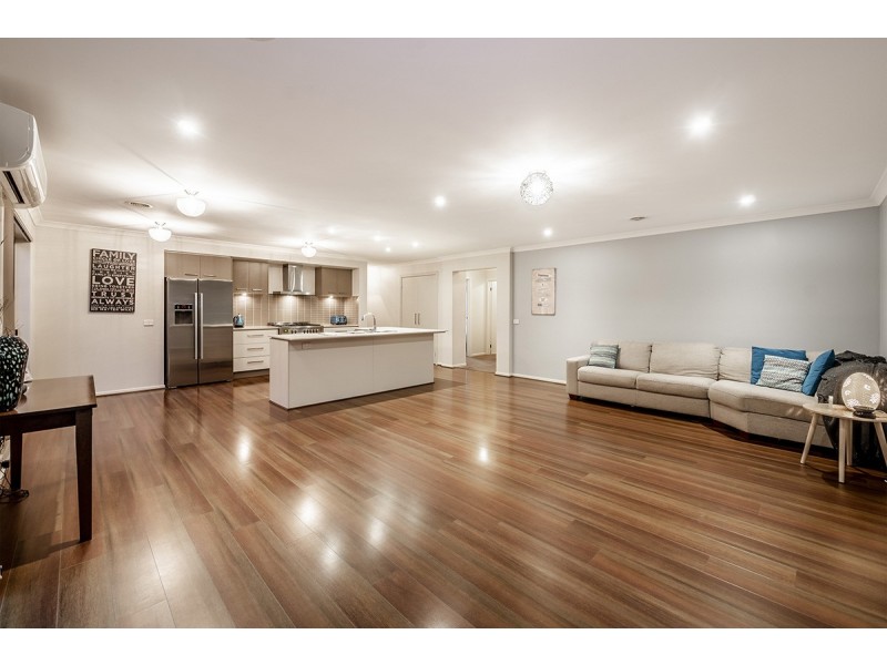 9 Albida Parade, Lyndhurst VIC 3975