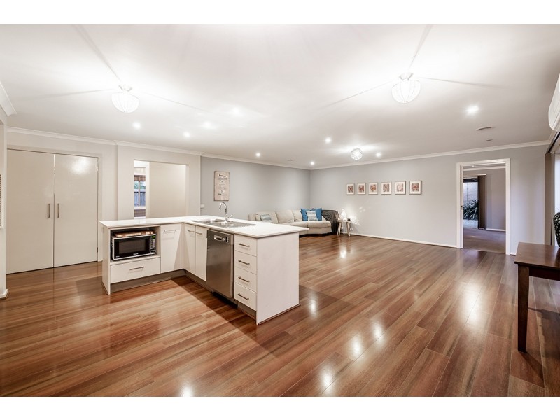 9 Albida Parade, Lyndhurst VIC 3975