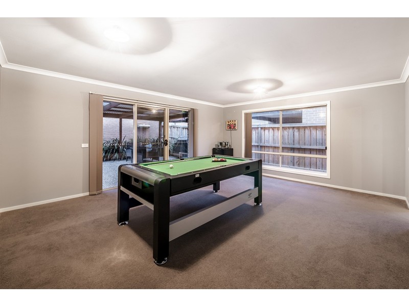 9 Albida Parade, Lyndhurst VIC 3975