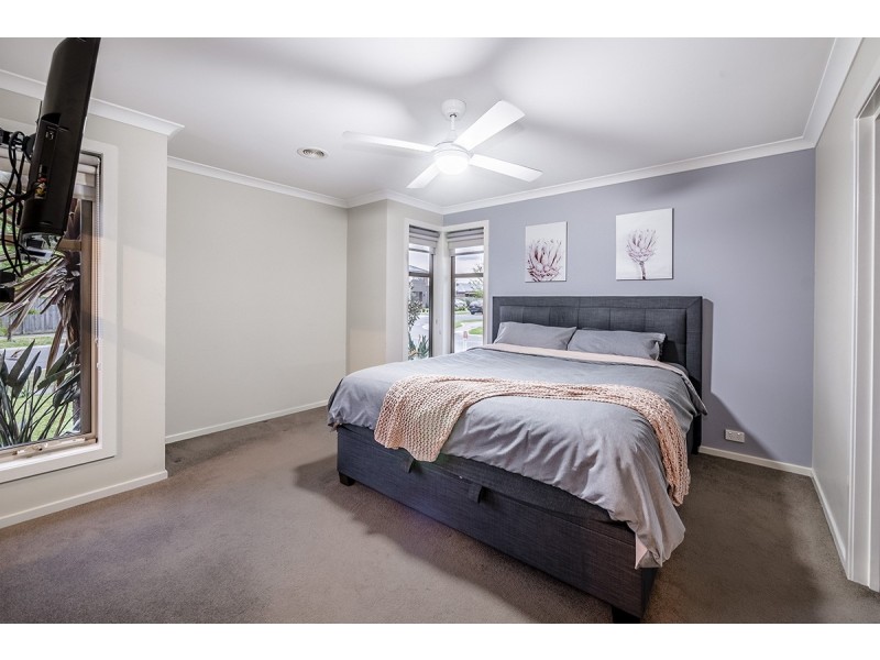 9 Albida Parade, Lyndhurst VIC 3975