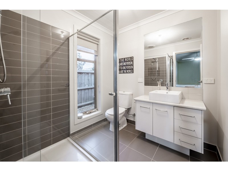 9 Albida Parade, Lyndhurst VIC 3975