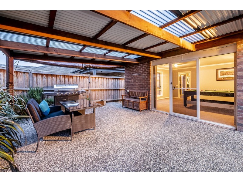 9 Albida Parade, Lyndhurst VIC 3975