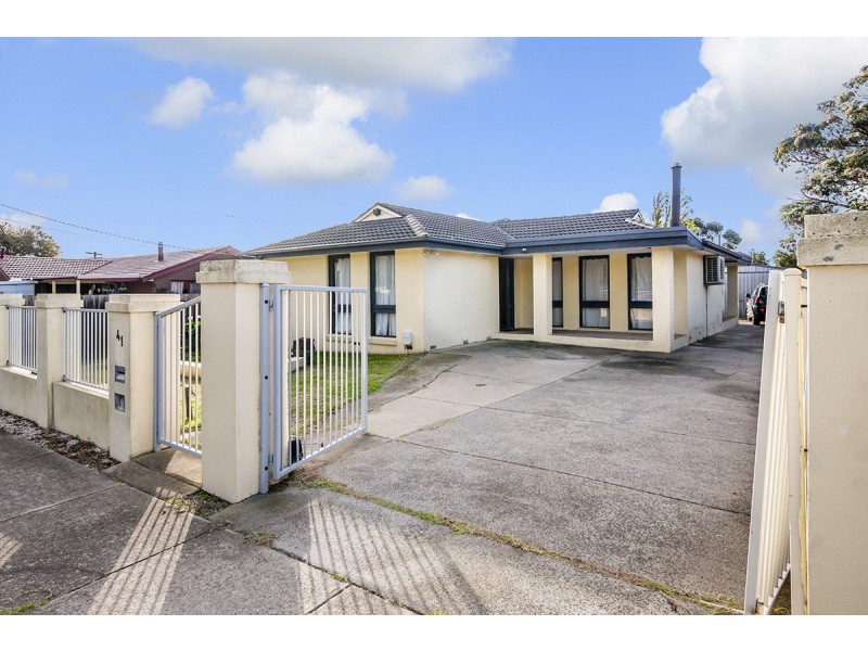 41 Fenfield Street, Cranbourne VIC 3977