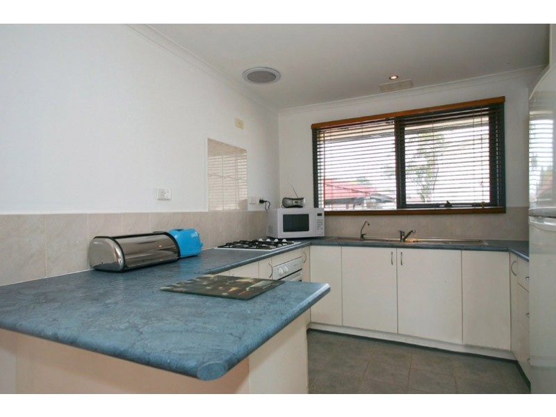 41 Fenfield Street, Cranbourne VIC 3977