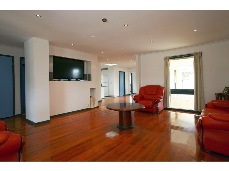 41 Fenfield Street, Cranbourne VIC 3977