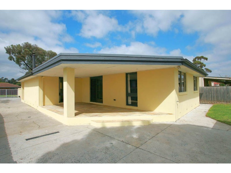 41 Fenfield Street, Cranbourne VIC 3977