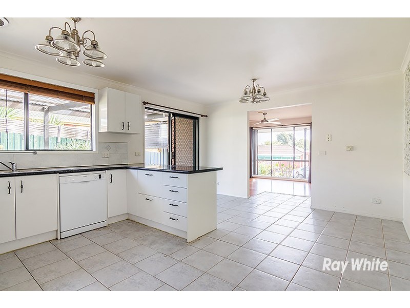 4 Raffindale Crescent, Cranbourne West VIC 3977