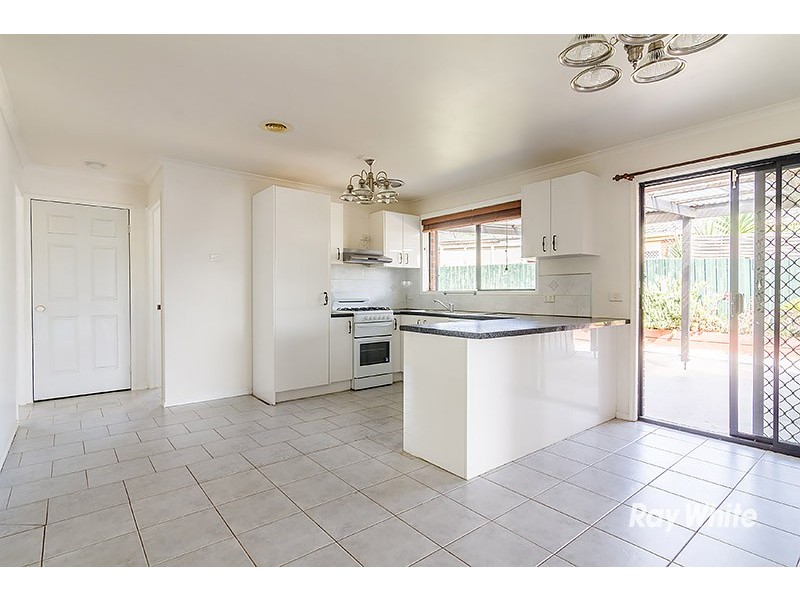 4 Raffindale Crescent, Cranbourne West VIC 3977