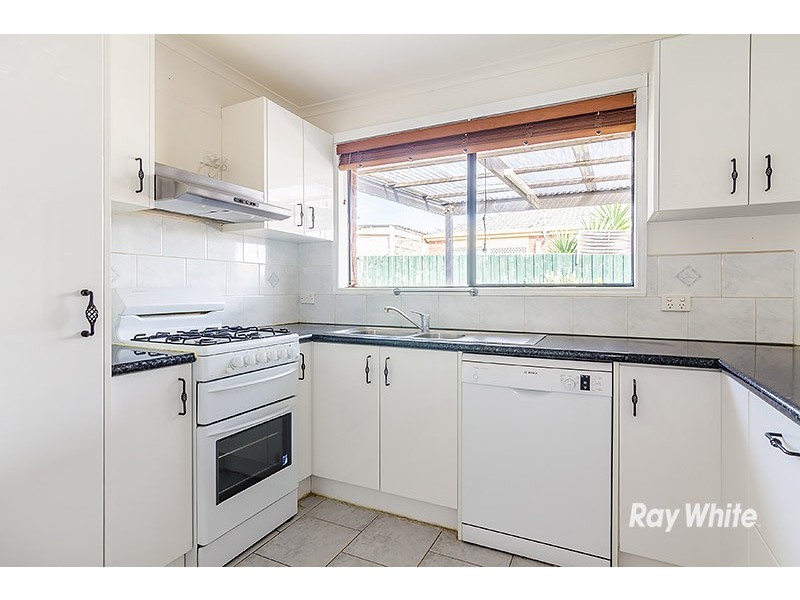 4 Raffindale Crescent, Cranbourne West VIC 3977