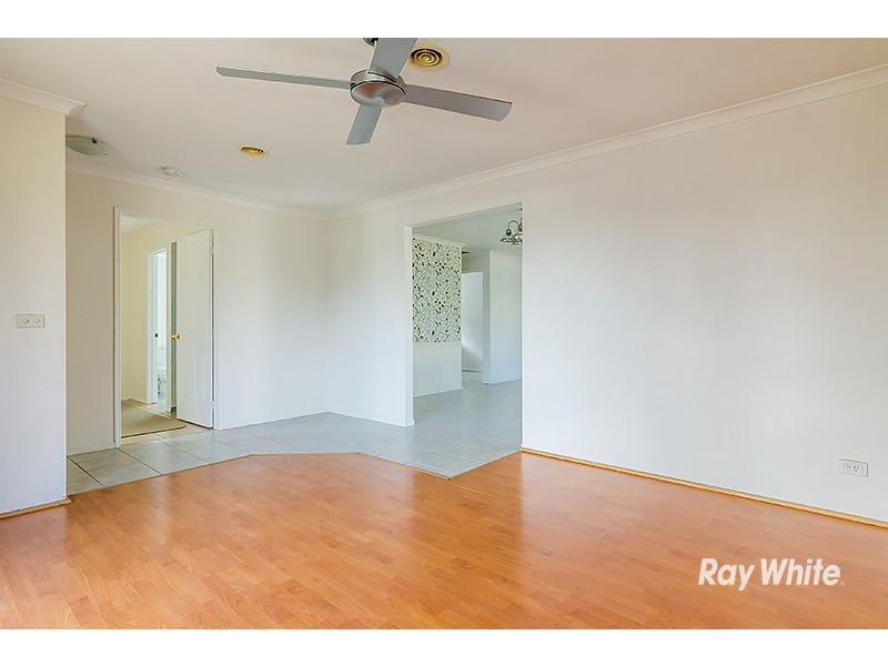 4 Raffindale Crescent, Cranbourne West VIC 3977