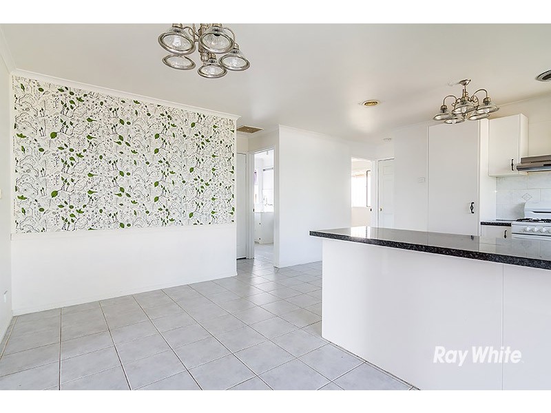 4 Raffindale Crescent, Cranbourne West VIC 3977