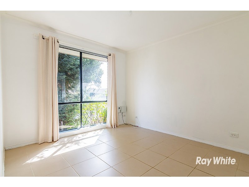 4 Raffindale Crescent, Cranbourne West VIC 3977