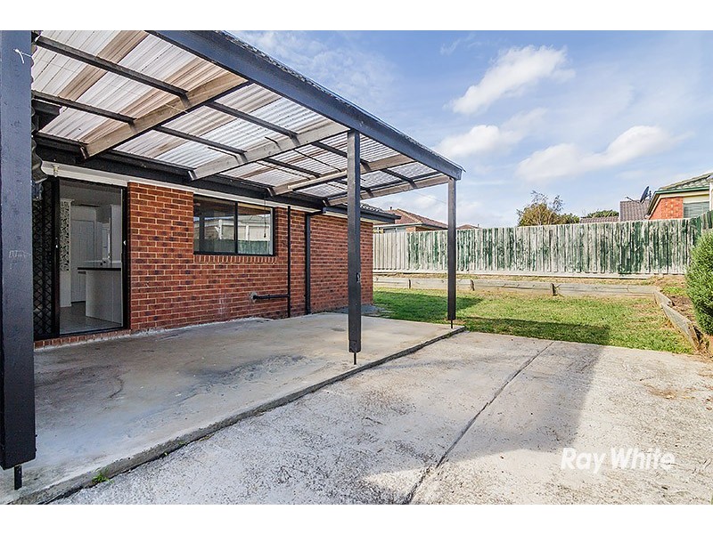 4 Raffindale Crescent, Cranbourne West VIC 3977