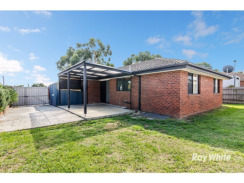 4 Raffindale Crescent, Cranbourne West VIC 3977