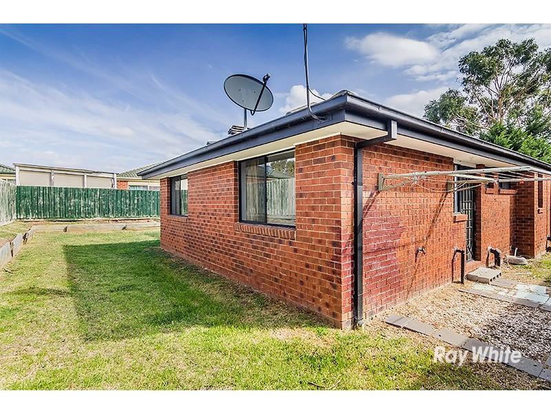 4 Raffindale Crescent, Cranbourne West VIC 3977