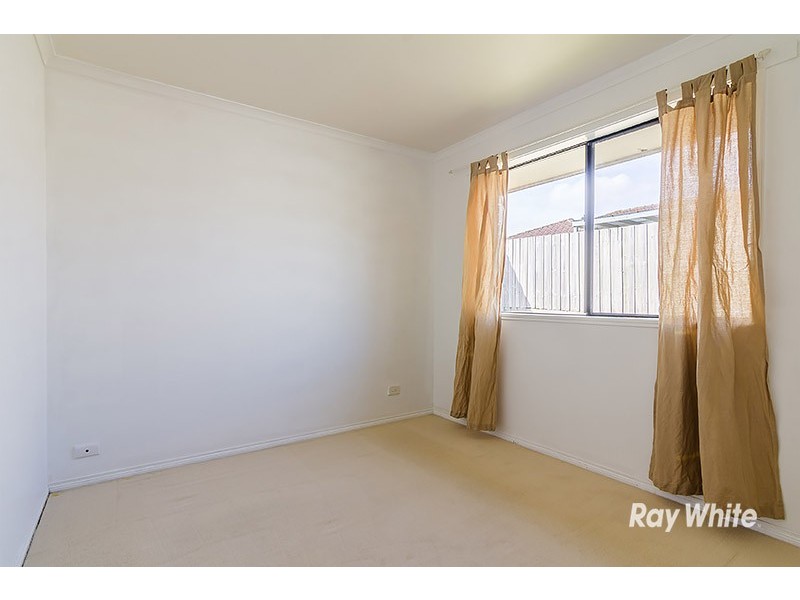 4 Raffindale Crescent, Cranbourne West VIC 3977