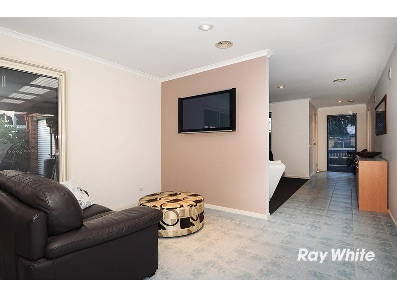 15 Stephellen Way, Cranbourne West VIC 3977