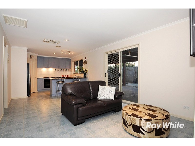 15 Stephellen Way, Cranbourne West VIC 3977