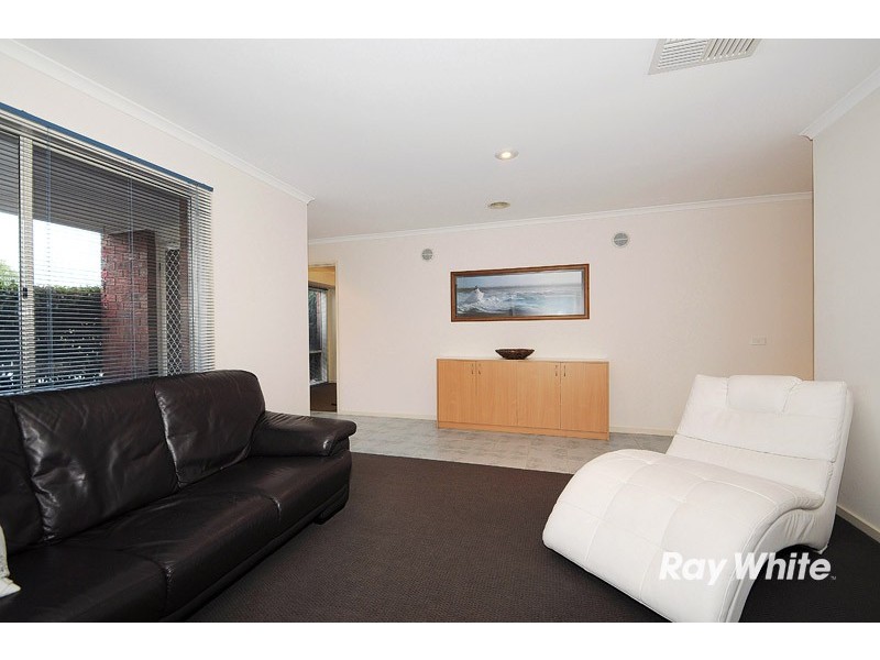 15 Stephellen Way, Cranbourne West VIC 3977