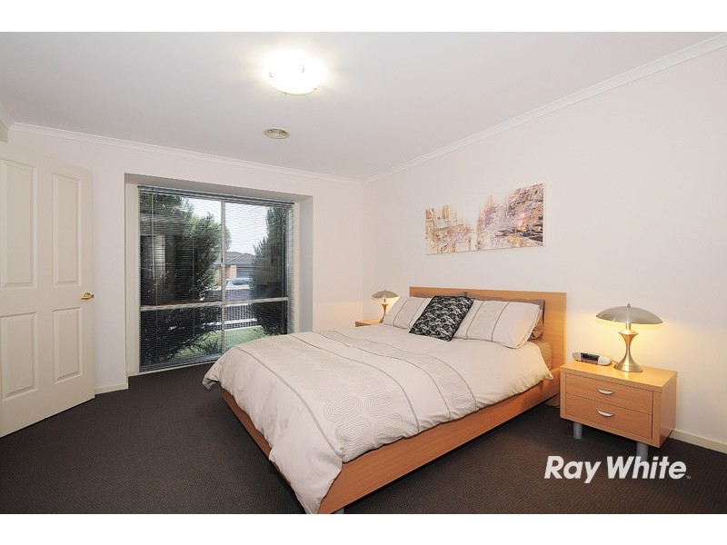 15 Stephellen Way, Cranbourne West VIC 3977