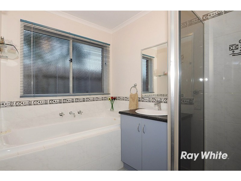 15 Stephellen Way, Cranbourne West VIC 3977