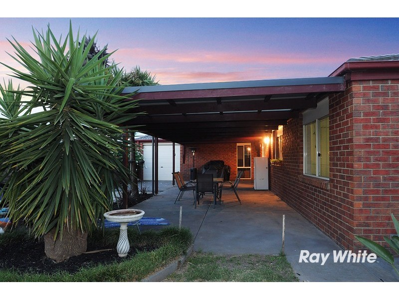 15 Stephellen Way, Cranbourne West VIC 3977