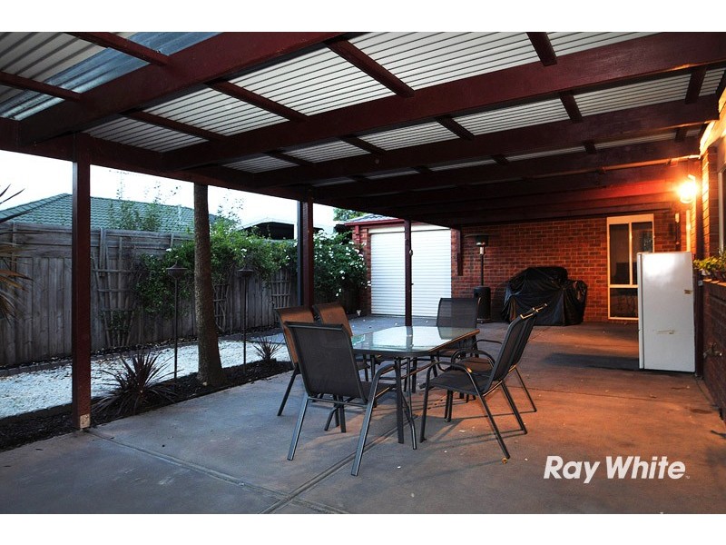 15 Stephellen Way, Cranbourne West VIC 3977