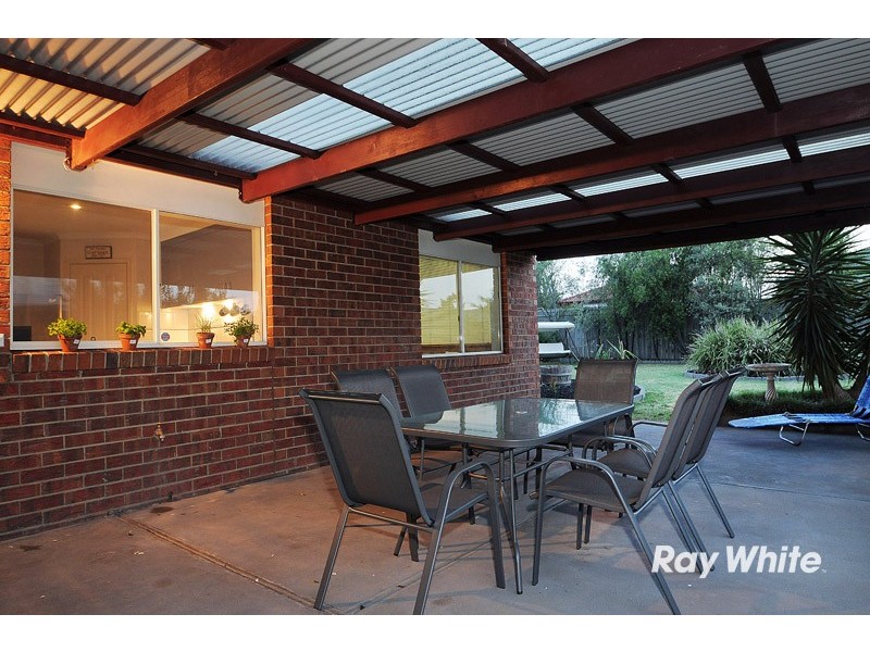 15 Stephellen Way, Cranbourne West VIC 3977