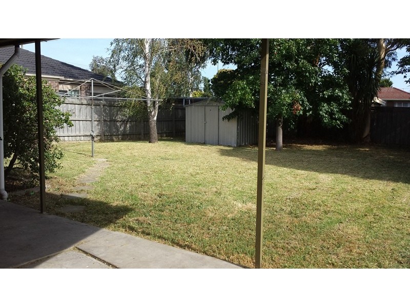 4 Latrobe Street, Cranbourne VIC 3977