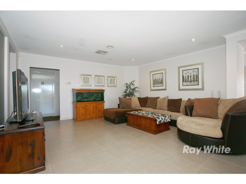 18 Boronia Avenue, Cranbourne VIC 3977