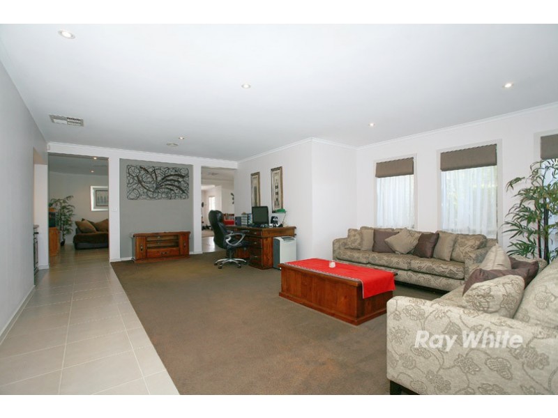 18 Boronia Avenue, Cranbourne VIC 3977