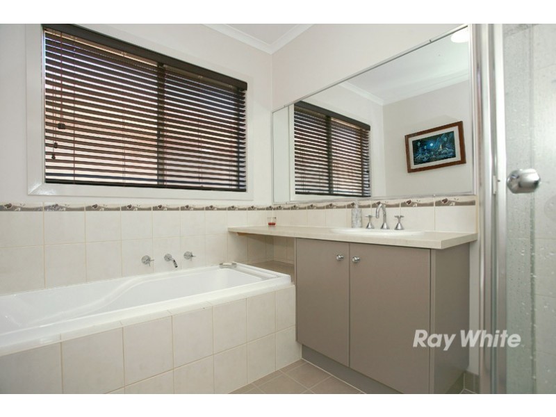 18 Boronia Avenue, Cranbourne VIC 3977