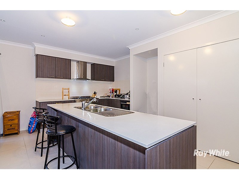 36 MacKillop Way, Clyde North VIC 3978