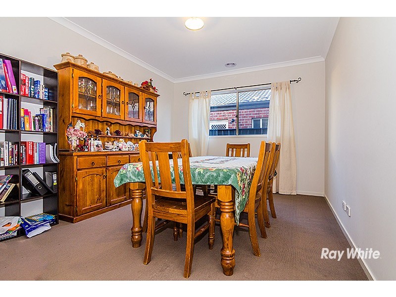36 MacKillop Way, Clyde North VIC 3978