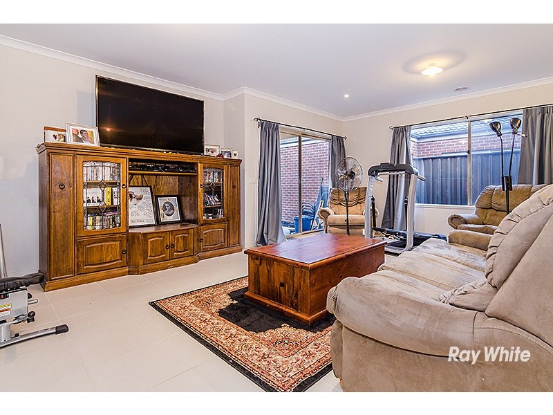 36 MacKillop Way, Clyde North VIC 3978