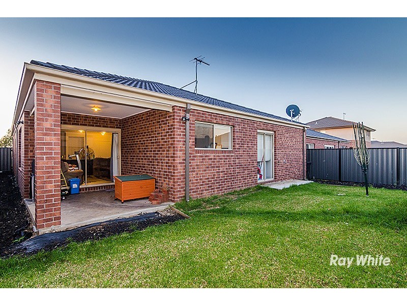 36 MacKillop Way, Clyde North VIC 3978