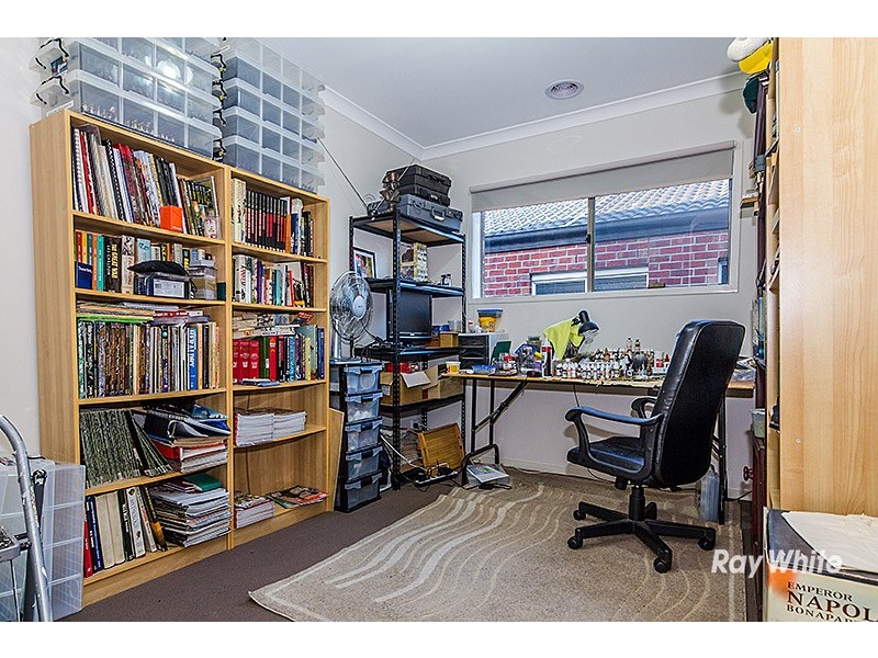 36 MacKillop Way, Clyde North VIC 3978