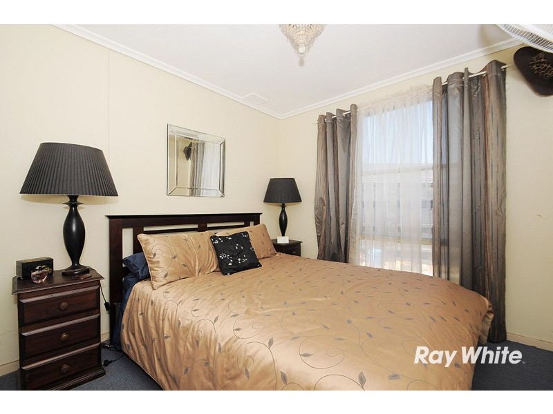 36 Valepark Crescent, Cranbourne VIC 3977