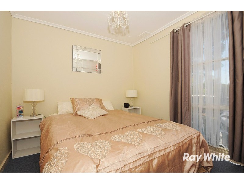 36 Valepark Crescent, Cranbourne VIC 3977